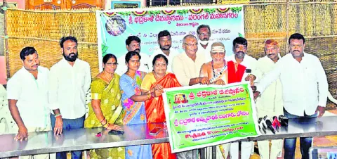 22న భద్రకాళికి బంగారు బోనం