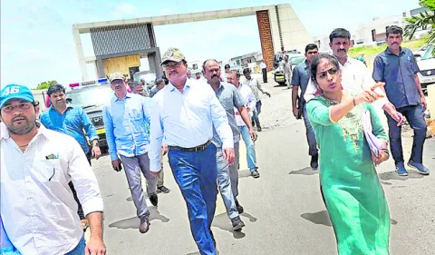 హైడ్రా కమిషనర్‌ ఫీల్డ్‌ విజిట్‌ 