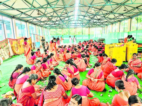 మేడారం హుండీల కానుకల లెక్కింపు
