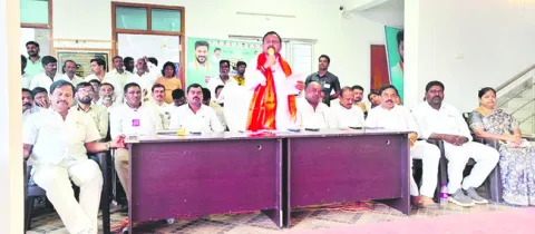 అర్హులందరకీ ఇందిరమ్మ ఇళ్లు 