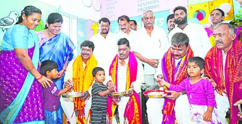 విద్యాభివృద్ధికి పరిశ్రమల చేయూత