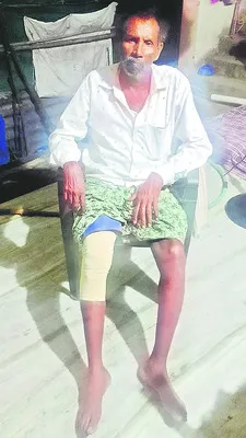 సంద్రంలో తిరగబడిన బోటు 
