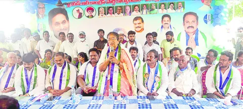 కార్యకర్తలను వేధిస్తే ఊరుకునేది లేదు