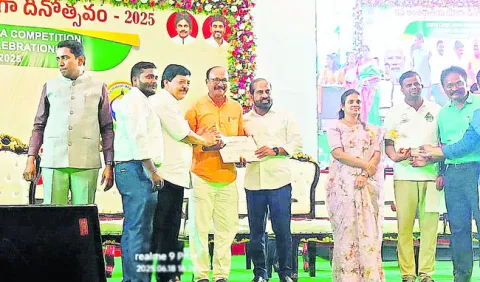 ప్రవేశాలకు దరఖాస్తులు ఆహ్వానం 