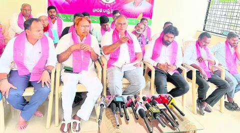 నిర్వాసితులకు సరైన పరిహారం అందించాలి