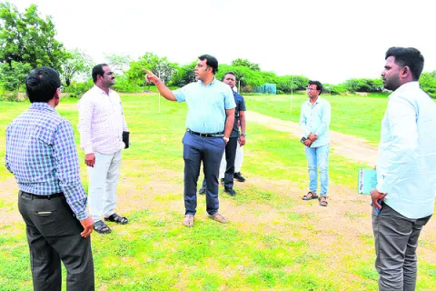 క్రీడా ప్రాంగణం పరిశీలన