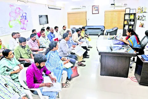 ఆట మొదలైంది..!