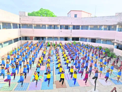 ఘనంగా యోగా దినోత్సవం 