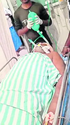 బైక్‌పై నుంచి పడి వ్యక్తికి తీవ్రగాయాలు 