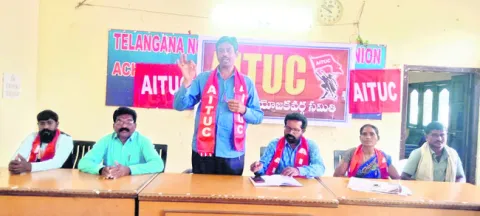 కార్మిక హక్కుల పరిరక్షణకు పోరాటం 