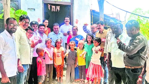 ప్రభుత్వ పాఠశాలల్లో   పిల్లలను చేర్పించాలి
