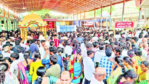 రామయ్యకు సువర్ణ పుష్పార్చన