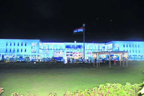 అవతరణ దినోత్సవానికి ముస్తాబు 
