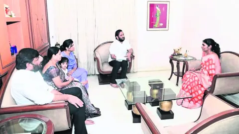 దమ్ముంటే కేసును సీబీఐకి అప్పగించాలి