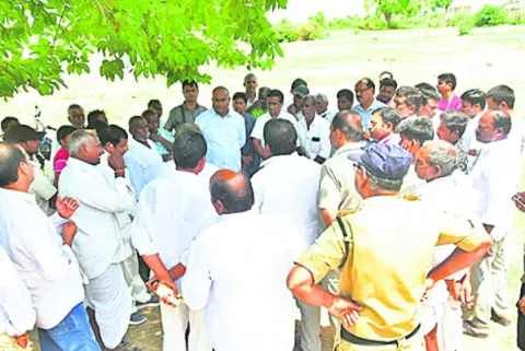 కొనుగోలు కేంద్రం పరిశీలన 