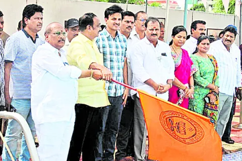 రాష్ట్రస్థాయి ఈత పోటీలు ప్రారంభం 