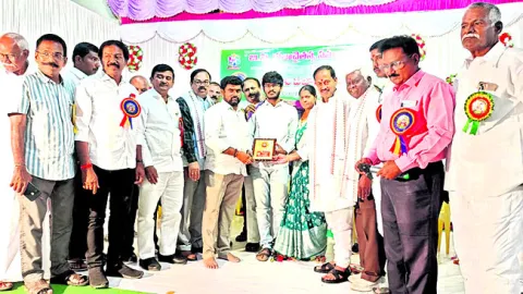 విద్యతోనే ఉజ్వల భవిష్యత్తు