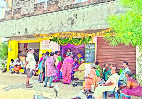 కిటకిటలాడిన బోయకొండ 

