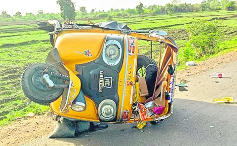 రోడ్డు ప్రమాదంలో   ఒకరికి గాయాలు