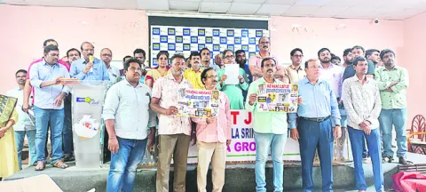 ‘జయ గ్రూప్స్‌’పై చర్యలు తీసుకోవాలి 