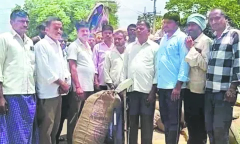 ధాన్యం కొనుగోలు కేంద్రం పరిశీలన 