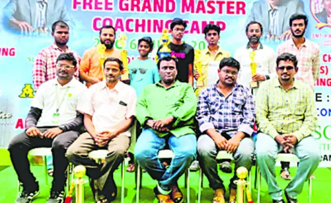 చెస్‌ టోర్నీ  విజేతగా ధృవేష్‌ 