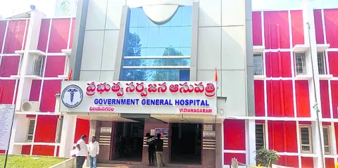 ● స్కానింగ్‌ కోసం గర్భిణుల అవస్థలు ● ఘోషా ఆసుపత్రి నుంచ