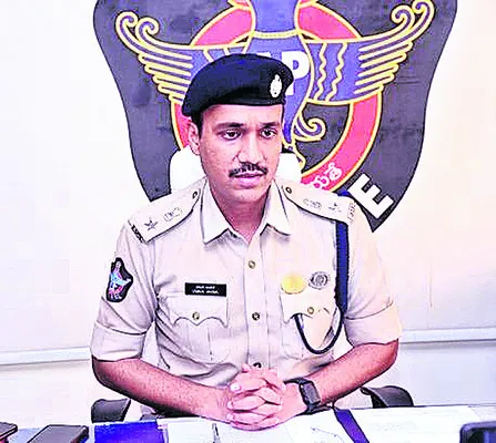 సైబర్‌ మోసాల పట్ల అప్రమత్తం