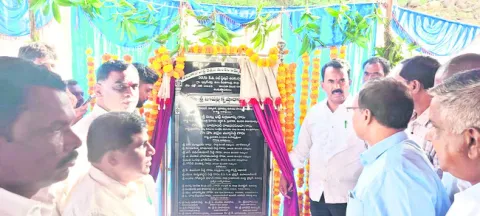 ఆర్థిక ఇబ్బందులున్నా.. హామీలు అమలు చేస్తాం 