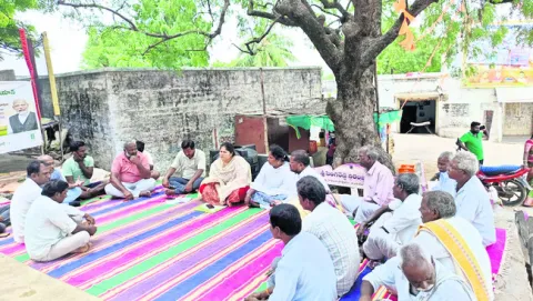 పంటల సాగుపై రైతులకు అవగాహన 