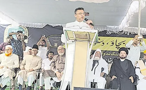 Akbaruddin Owaisi addresses Dharna against the Waqf amendment act