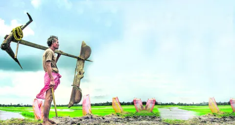 కమ్ముకుంటున్నా.. కరుణించట్లేదు! 