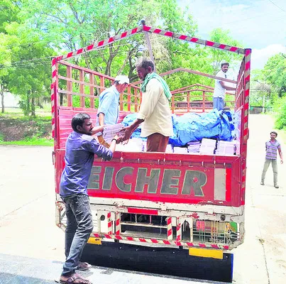 పంచాయతీ ఎన్నికల సామగ్రి తరలింపు