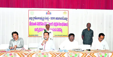 పెన్షన్ల పంపిణీలో అక్రమాలకు తావివ్వొద్దు