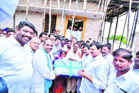 ఇందిరమ్మ ఇళ్ల నిర్మాణాల పరిశీలన
