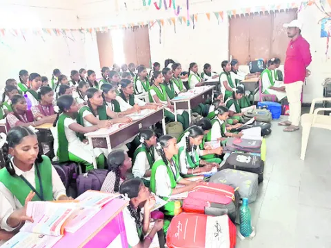 సర్కారు బడి.. సమస్యల ఒడి 