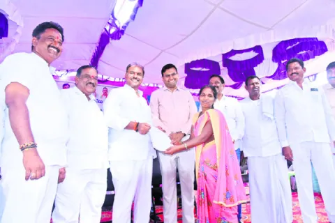 ఇందిరమ్మ ఇళ్లు త్వరగా నిర్మించుకోవాలి 
