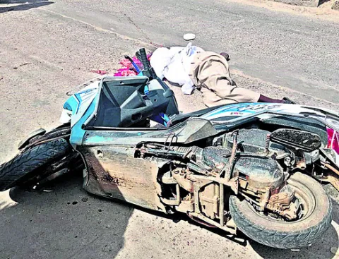 లారీ ఢీకొని వ్యక్తి మృతి