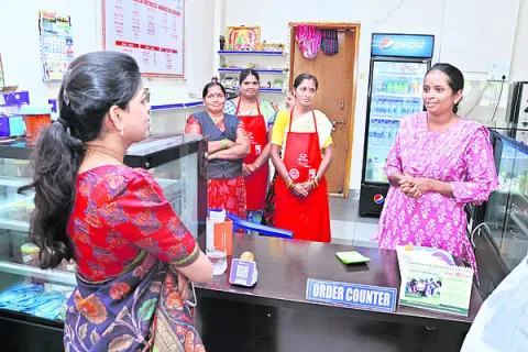 కలెక్టరేట్‌లో  వివిధ శాఖల పరిశీలన