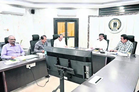 యోగా దినోత్సవాన్ని ఘనంగా నిర్వహించాలి
