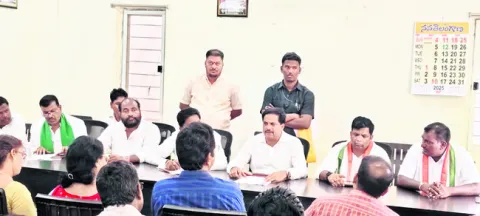 ప్రజా సమస్యలు త్వరితగతిన పరిష్కరించాలి 
