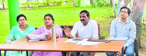 ప్రజారోగ్యంపై వైద్యసిబ్బంది దృష్టిసారించాలి
