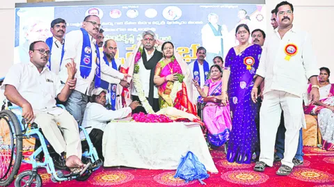 వికలాంగుల హక్కుల సాధనకు పోరాటం 