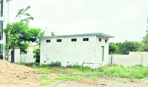 నిర్మించినా..  నిరుపయోగం 
