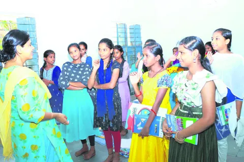ప్రజలకు అందుబాటులో ఉండాలి