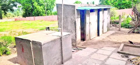 ఊరట్టం పాఠశాలలో తాగునీరు కరువు
