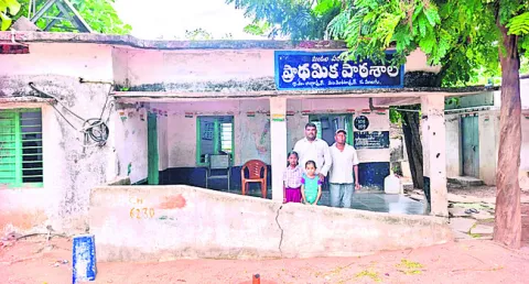 విద్యార్థులు వచ్చినప్పుడే ప్రార్థన..
