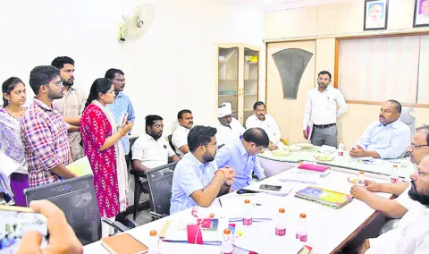 మున్సిపాలిటీలో ఏం జరుగుతోంది..? 