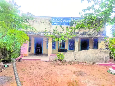 ఐదు పాఠశాలల్లో విద్యార్థులు నిల్‌
