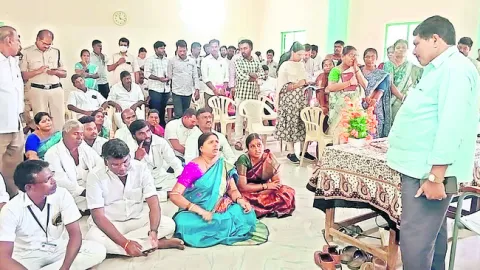 గౌరవం లేనప్పుడు.. కుర్చీలెందుకు?